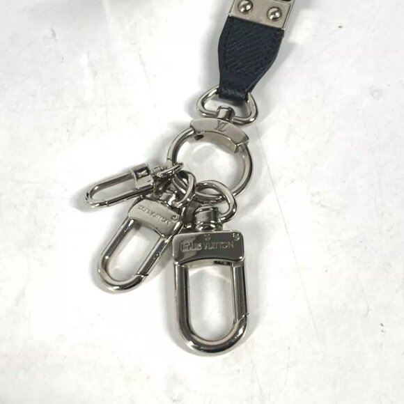 LOUIS VUITTON M66127 Taiga Collier Portocle Glacier Neck strap - Picture 7 of 11